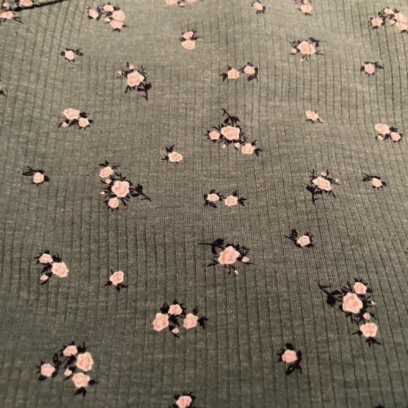 AMERICAN Eagle - Woman’s Crop Top - NWOT - Picture 3 of 5